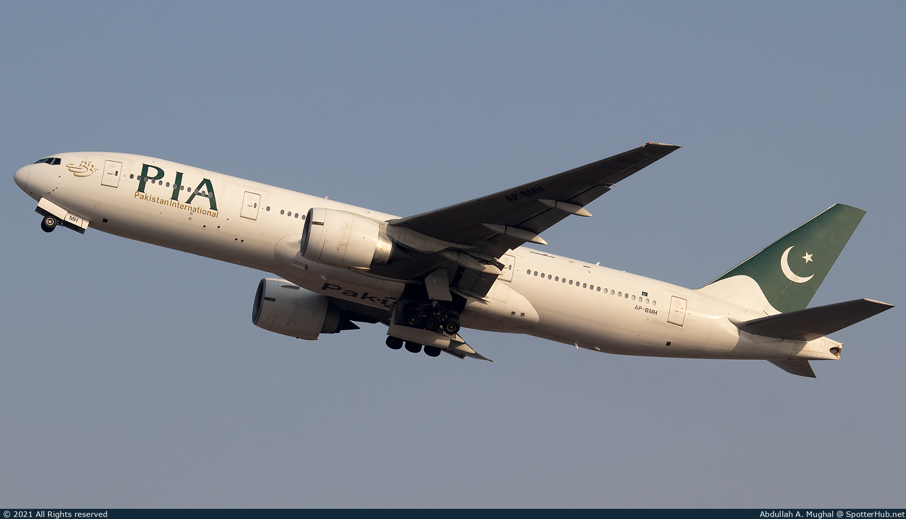 Photo of AP-BMH - Boeing 777-2Q8(ER) operated by PIA Pakistan International Airlines