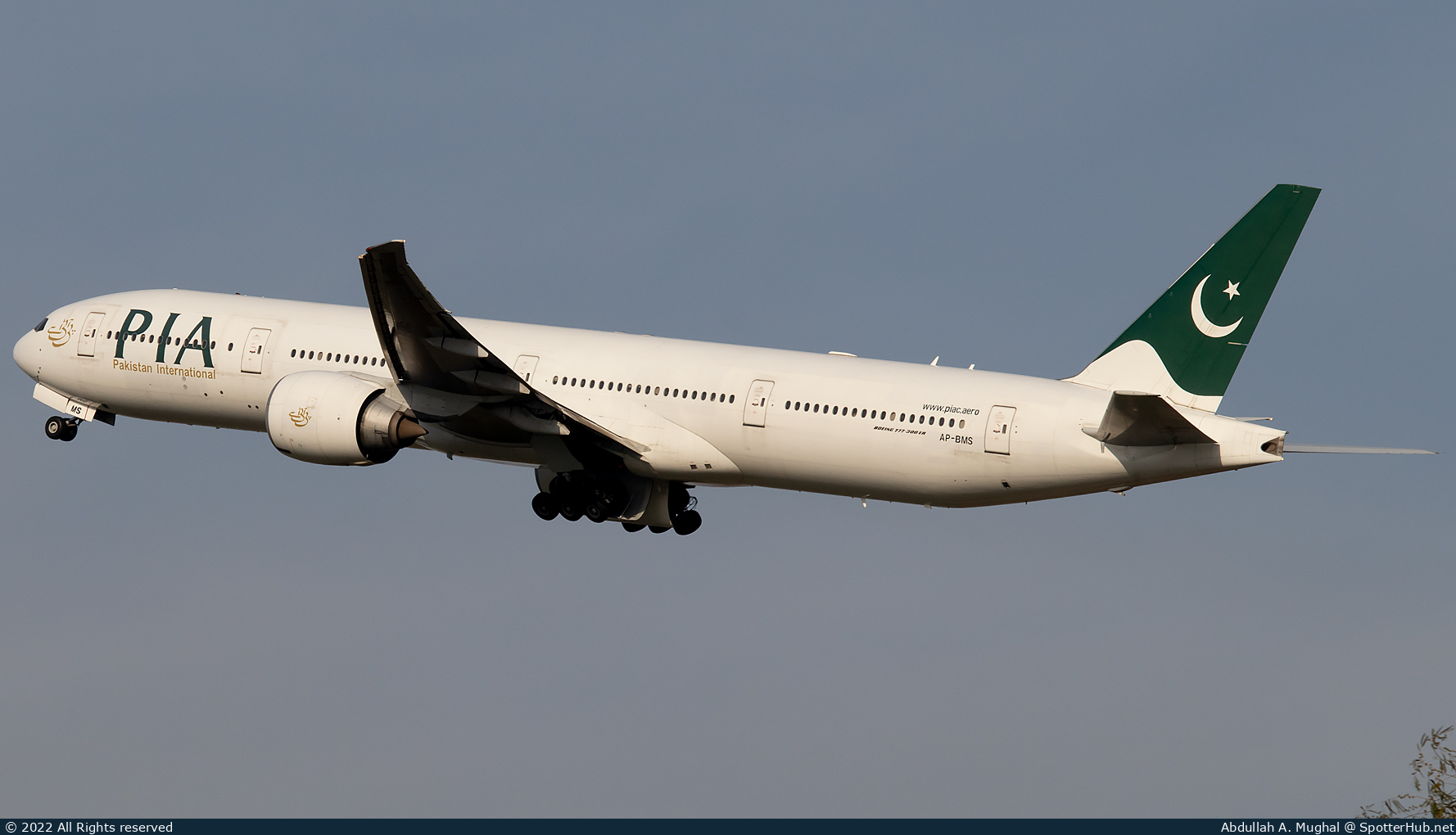 Photo of AP-BMS - Boeing 777-3Q8(ER) operated by PIA Pakistan International Airlines