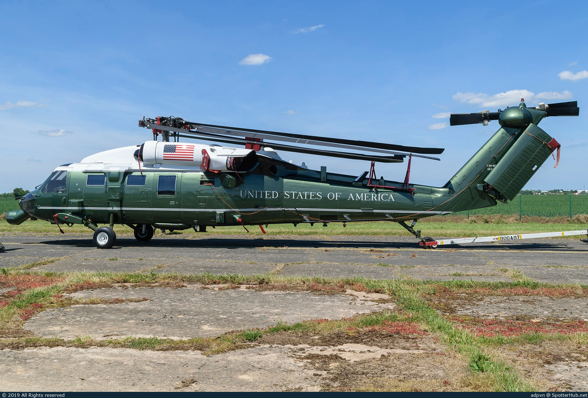 Photo of 163265 - Sikorsky VH-60N White Hawk operated by US Marine Corps