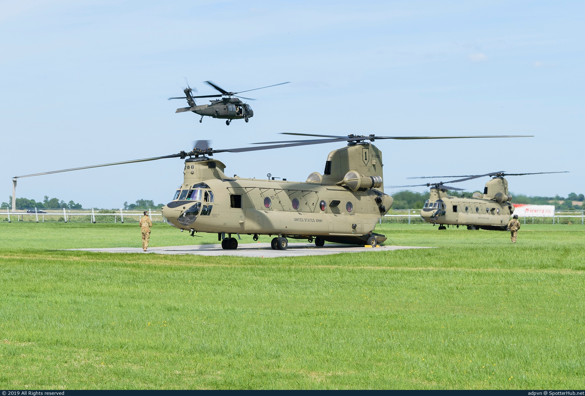 Photo of 16-08200 - Boeing Vertol CH-47F Chinook operated by US Army