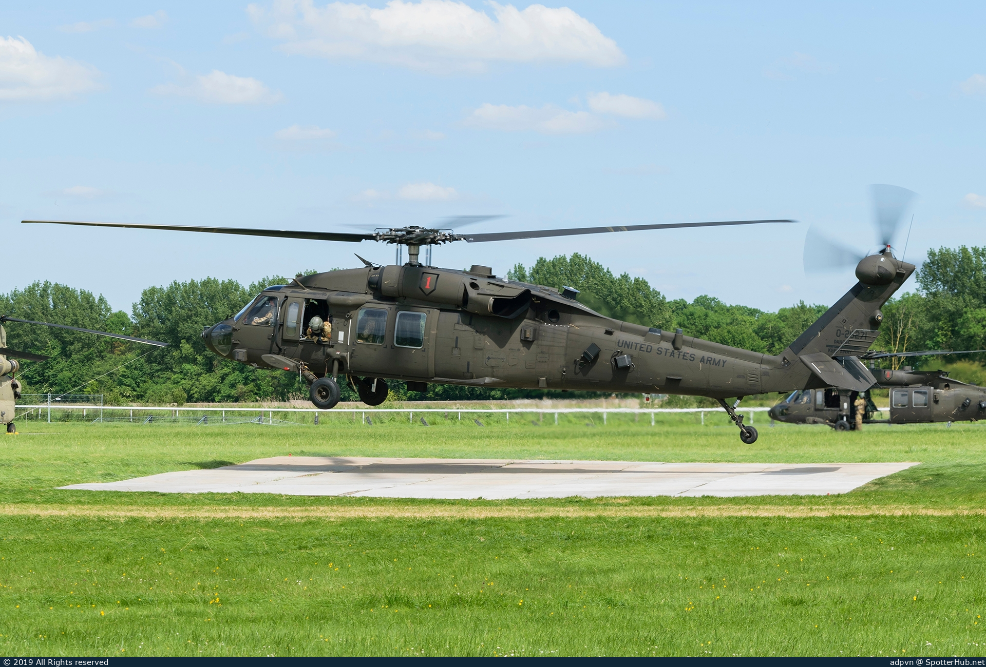 Photo of 90-26271 - Sikorsky UH-60L Black Hawk operated by US Army