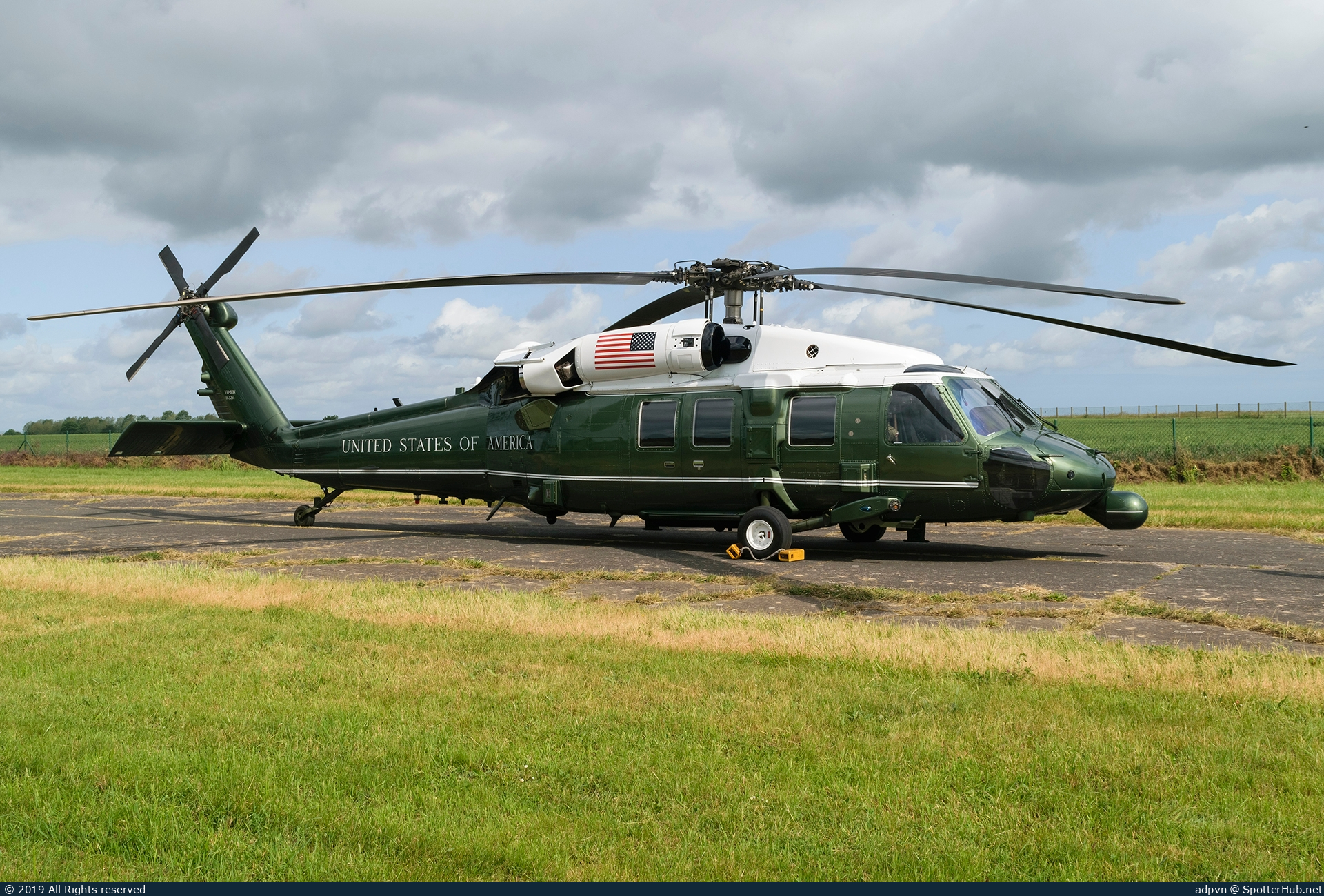 Photo of 163261 - Sikorsky VH-60N White Hawk operated by US Marine Corps