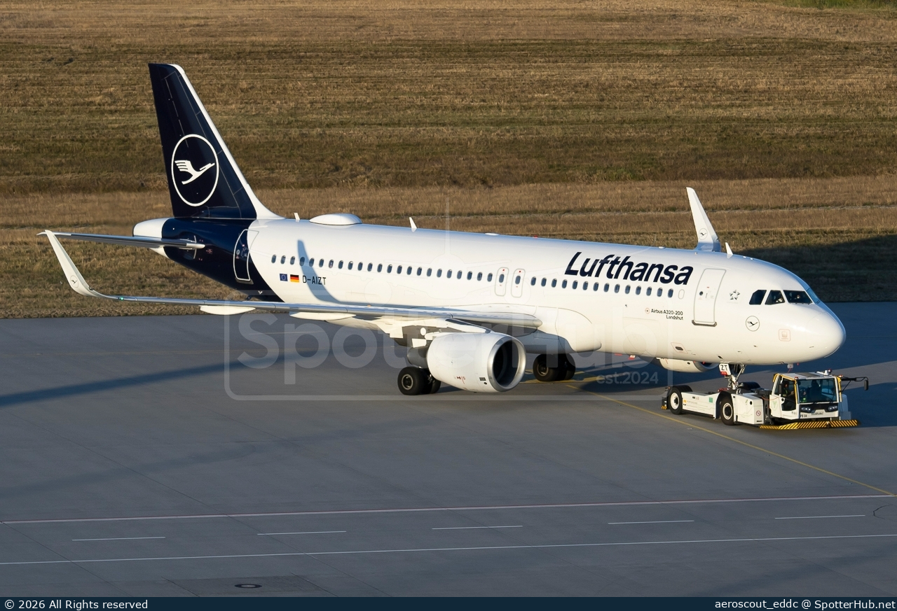 Photo of D-AIZT - Airbus A320-214 operated by Lufthansa