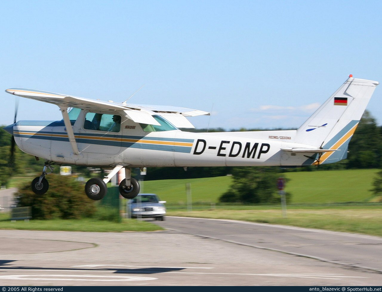 Photo of D-EDMP - Reims-Cessna F152 II operated by Private