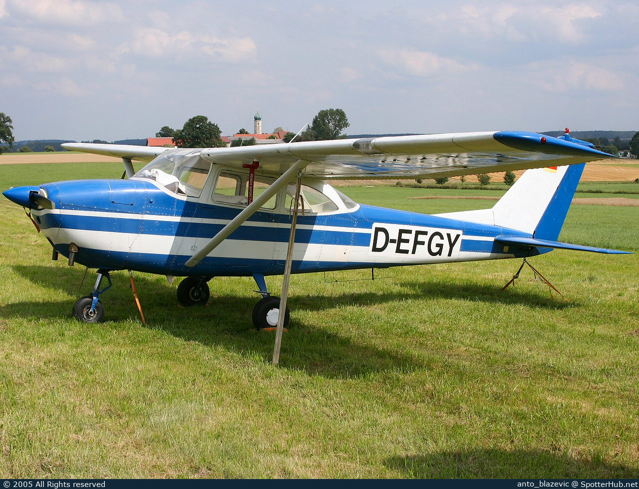 Photo of D-EFGY - Reims-Cessna F172E Skyhawk operated by Private