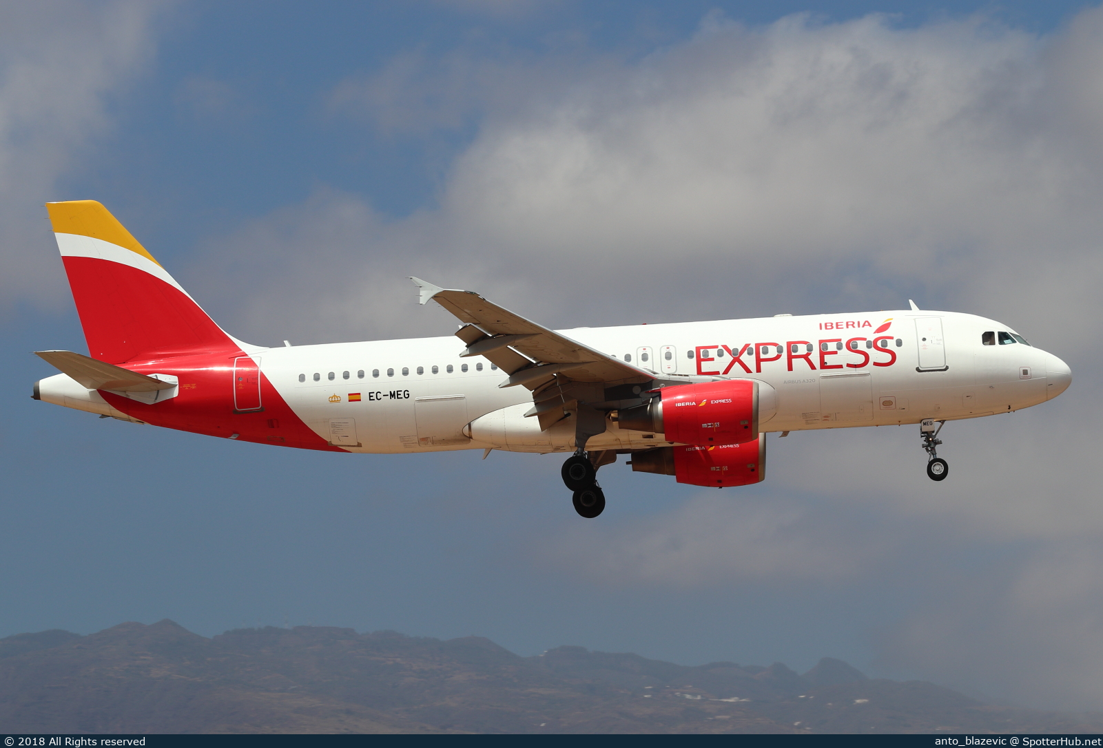 Photo of EC-MEG - Airbus A320-214 operated by Iberia Express