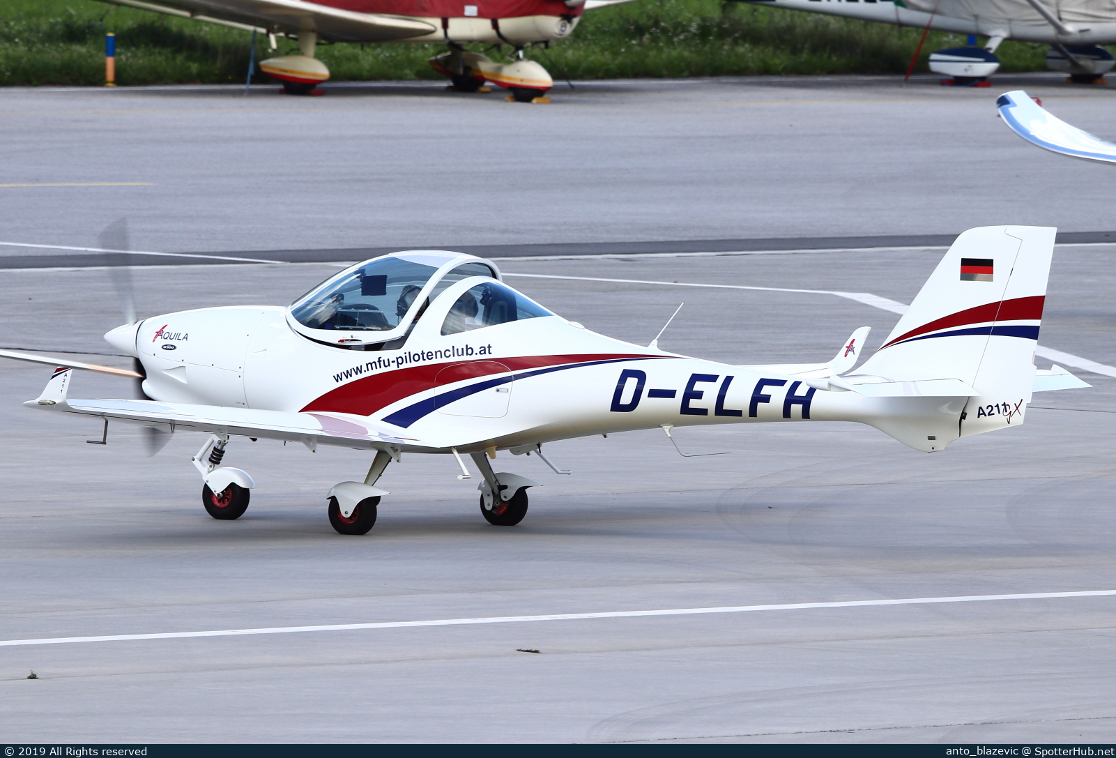 Photo of D-ELFH - Aquila A211 GX operated by MFU-Pilotenclub