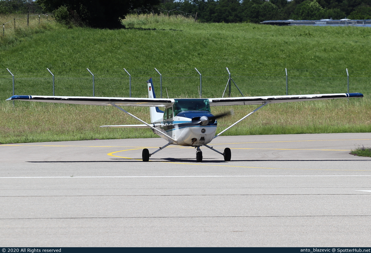 Photo of D-EOOG - Reims-Cessna F172N Skyhawk II operated by Flugsportgruppe im DLR Oberpfaffenhofen