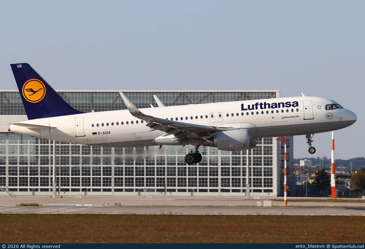 Photo of D-AIUX - Airbus A320-214 operated by Lufthansa