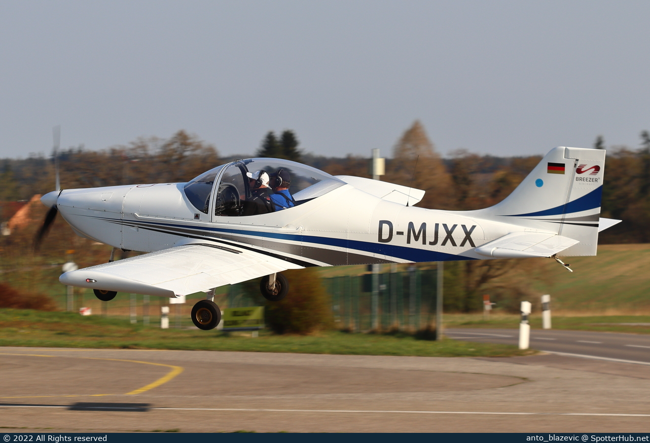Photo of D-MJXX - Breezer B400-6 operated by Air Munich Aviation - Flugschule Jesenwang