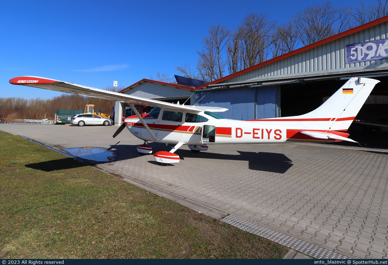 Photo of D-EIYS - Reims-Cessna F182Q Skylane II operated by Fliegerclub Moosburg