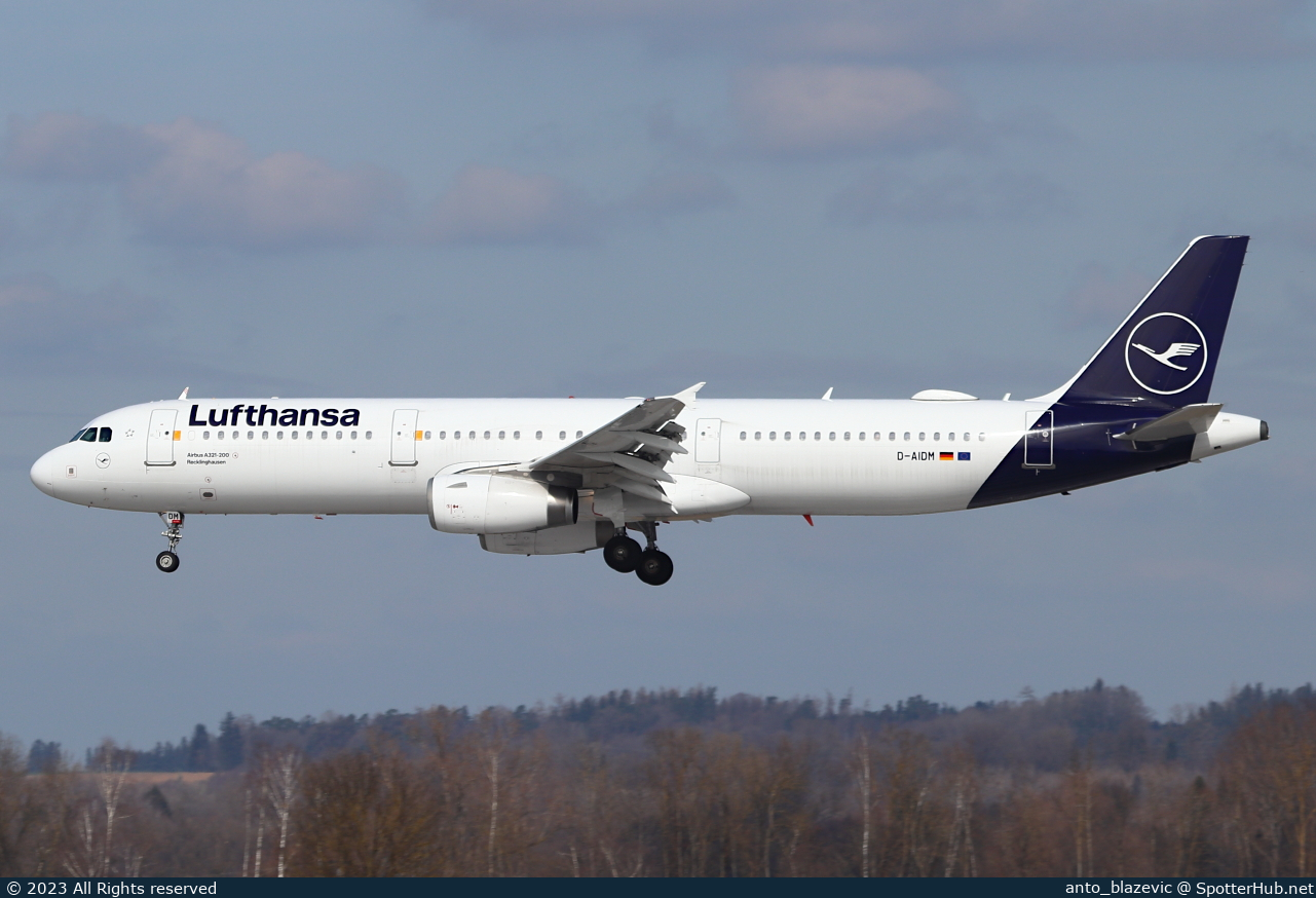 Photo of D-AIDM - Airbus A321-231 operated by Lufthansa