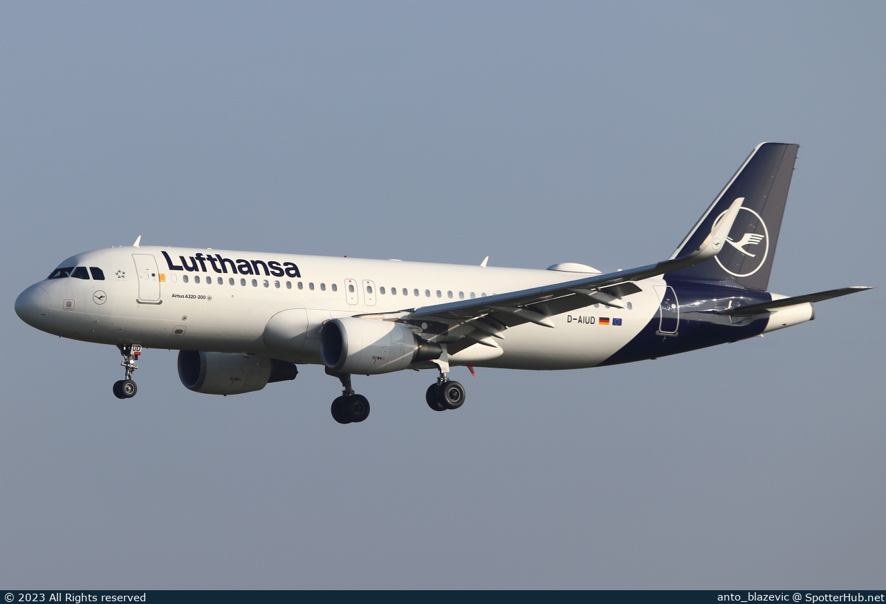 Photo of D-AIUD - Airbus A320-214 operated by Lufthansa