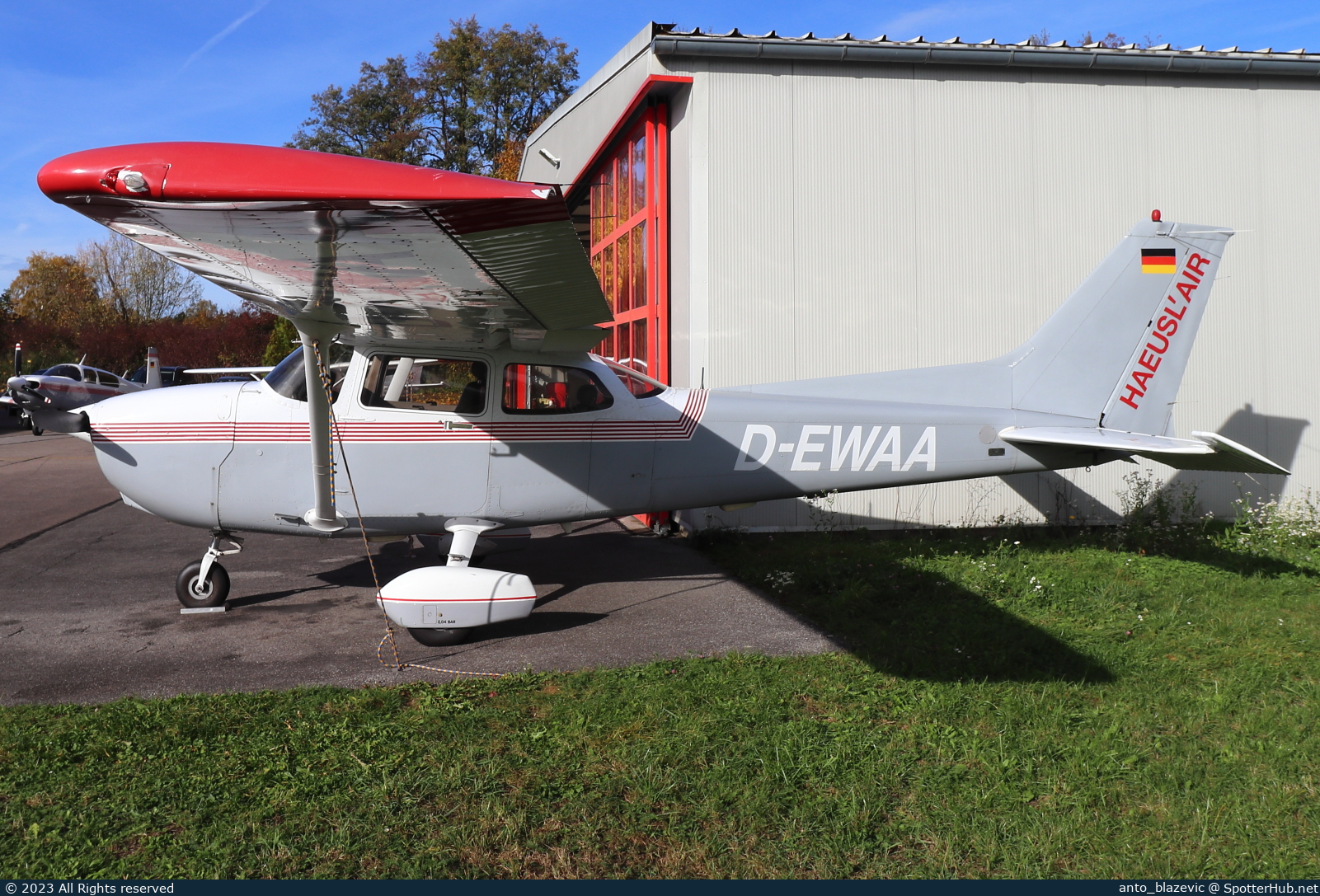 Photo of D-EWAA - Cessna 172R Skyhawk II operated by HAEUSL'AIR – Flugschule Michael Haeusler