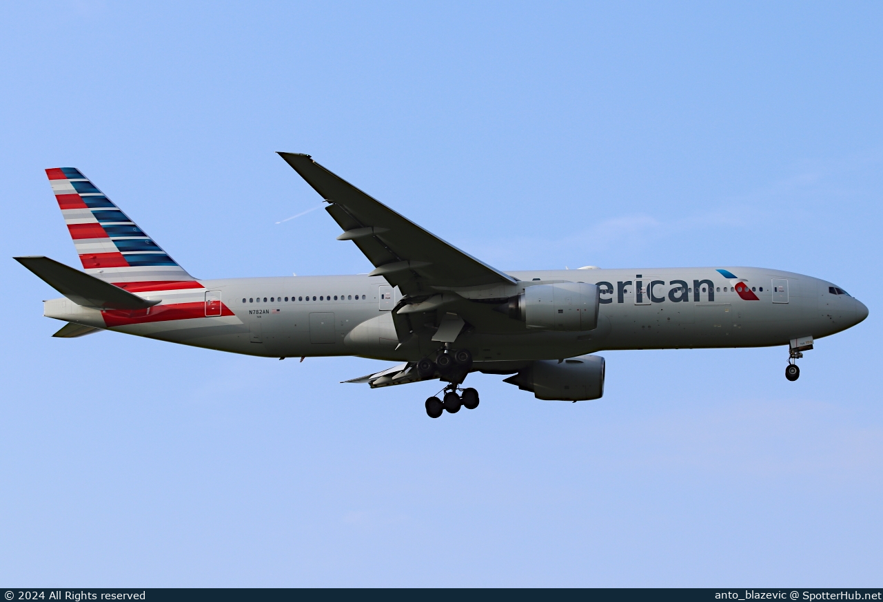 Photo of N782AN - Boeing 777-223(ER) operated by American Airlines