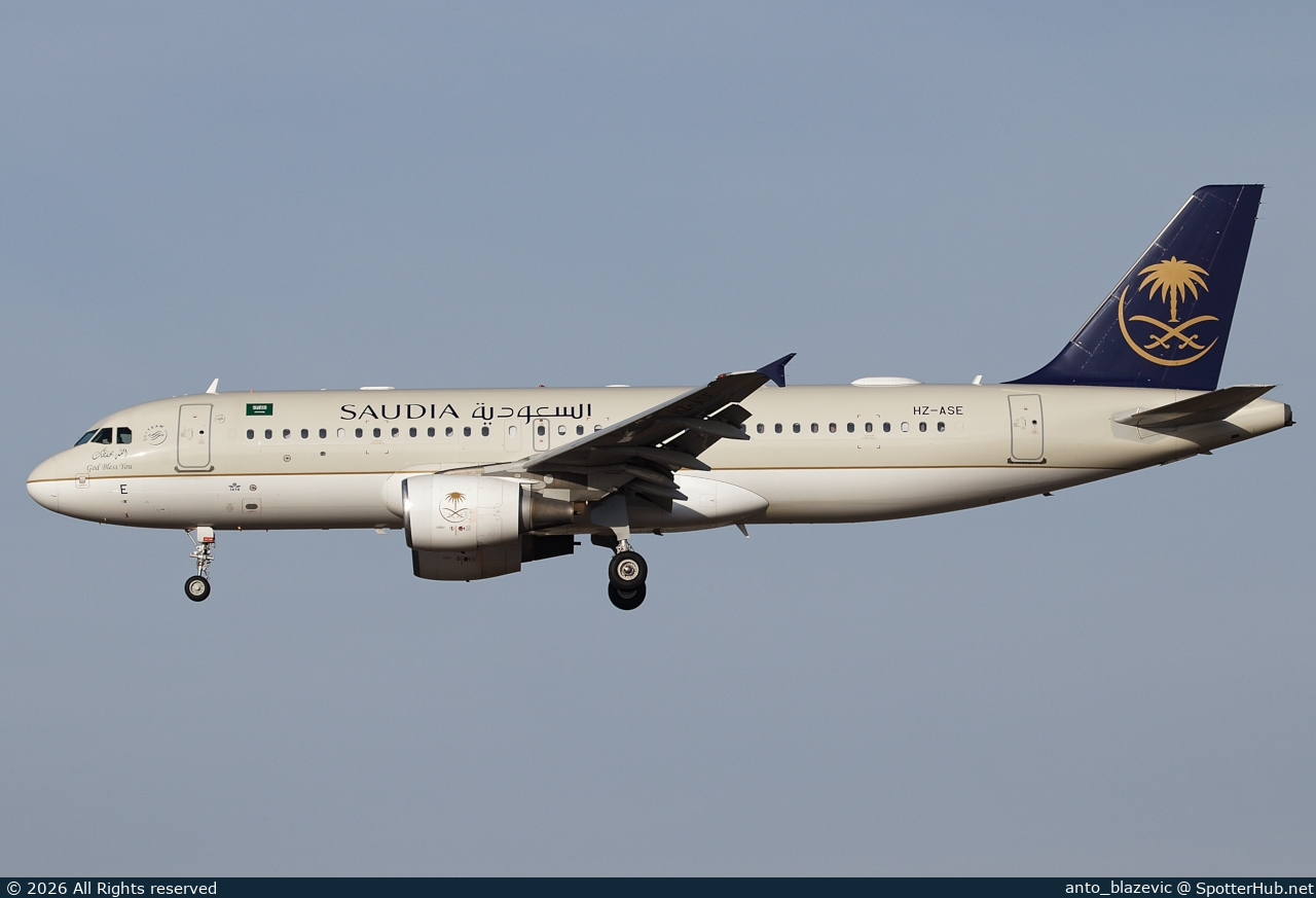 Photo of HZ-ASE - Airbus A320-214 operated by Saudia