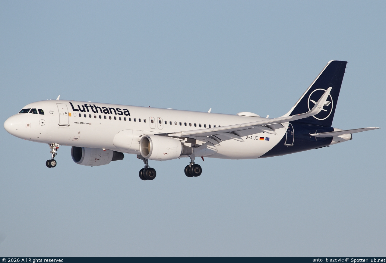 Photo of D-AIUE - Airbus A320-214 operated by Lufthansa