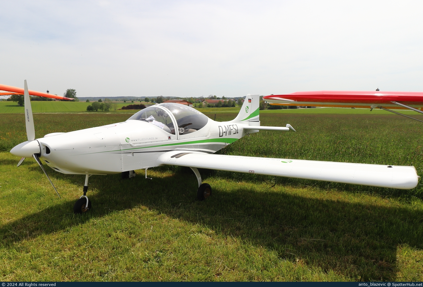 Photo of D-MFSI - Breezer B400-6 operated by Flugschule Flugstunde