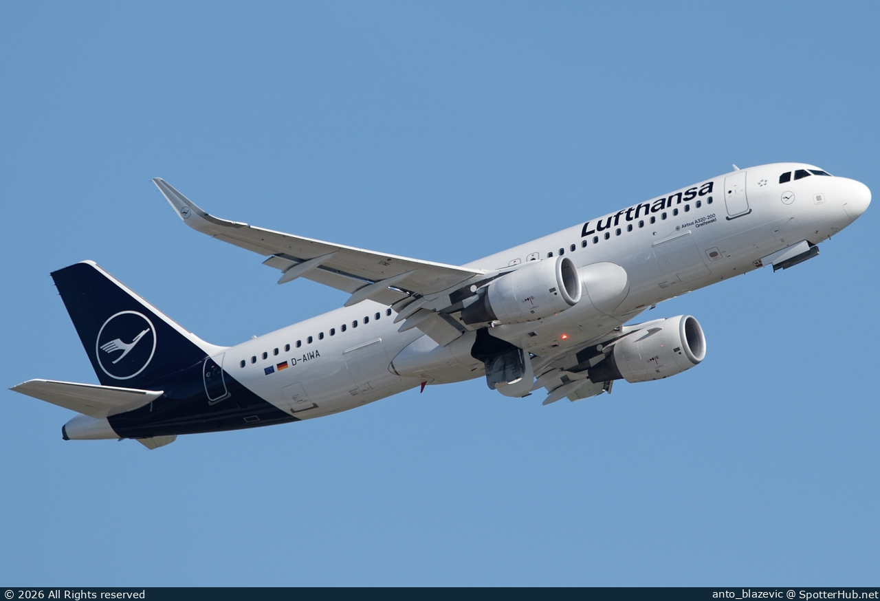 Photo of D-AIWA - Airbus A320-214 operated by Lufthansa