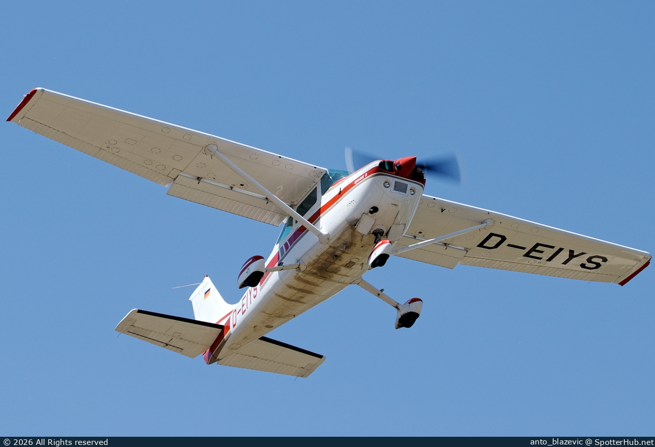 Photo of D-EIYS - Reims-Cessna F182Q Skylane II operated by Fliegerclub Moosburg