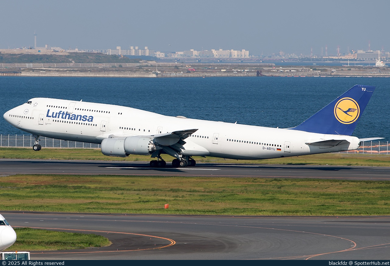 Photo of D-ABYU - Boeing 747-830 operated by Lufthansa