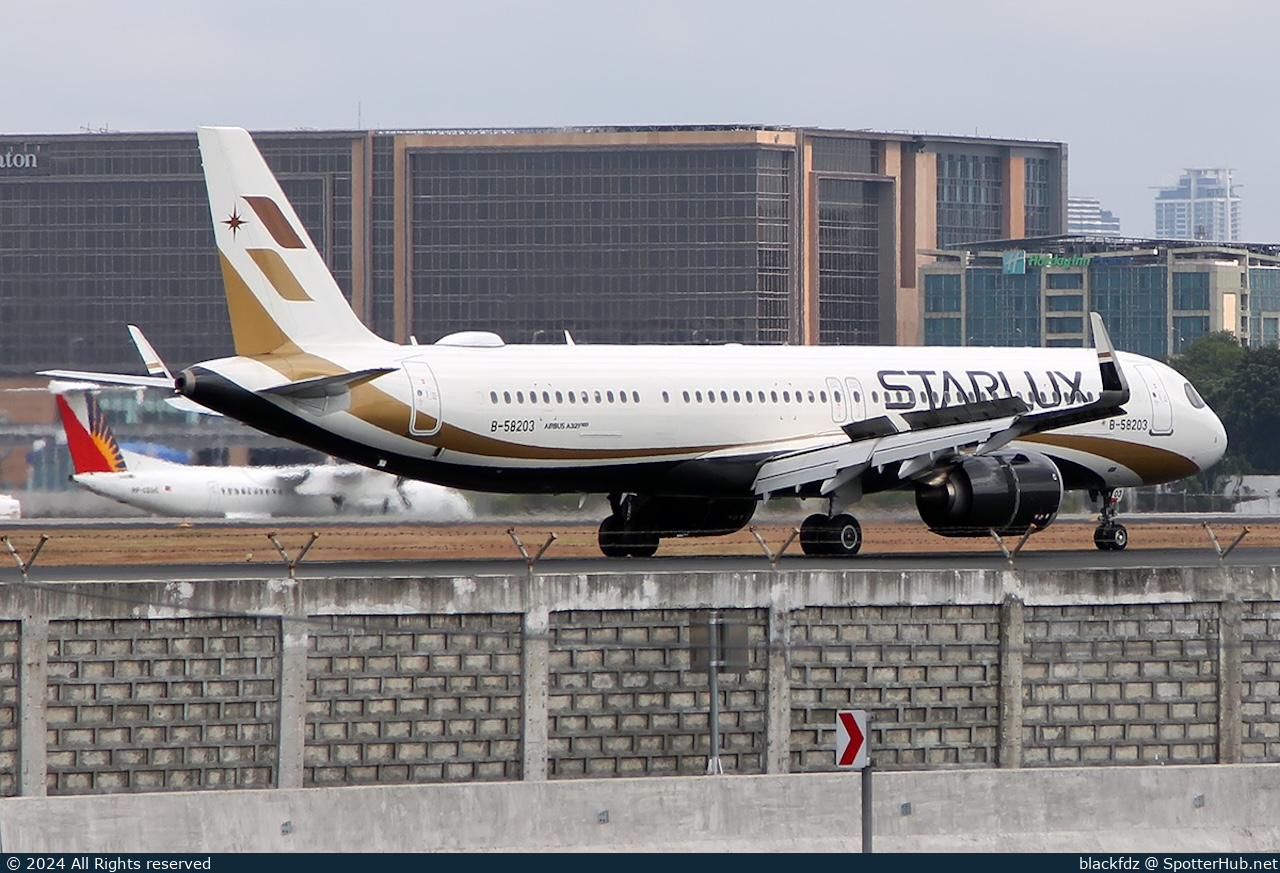 Photo of B-58203 - Airbus A321-252NX operated by Starlux