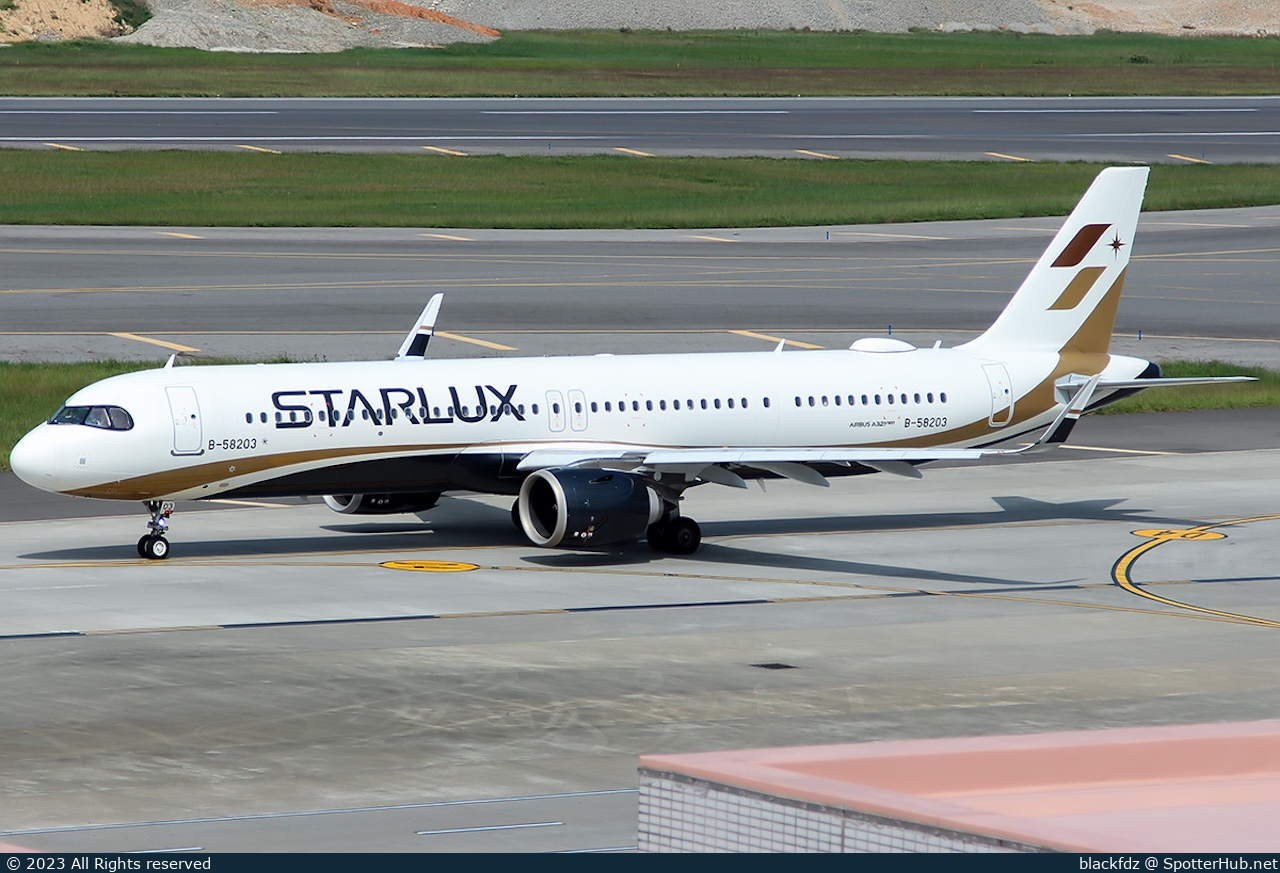 Photo of B-58203 - Airbus A321-252NX operated by Starlux