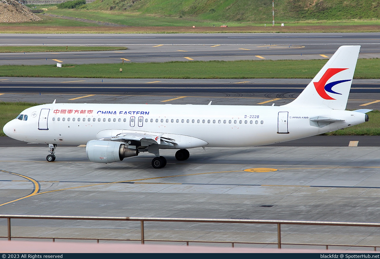 Photo of B-2228 - Airbus A320-214 operated by China Eastern Airlines