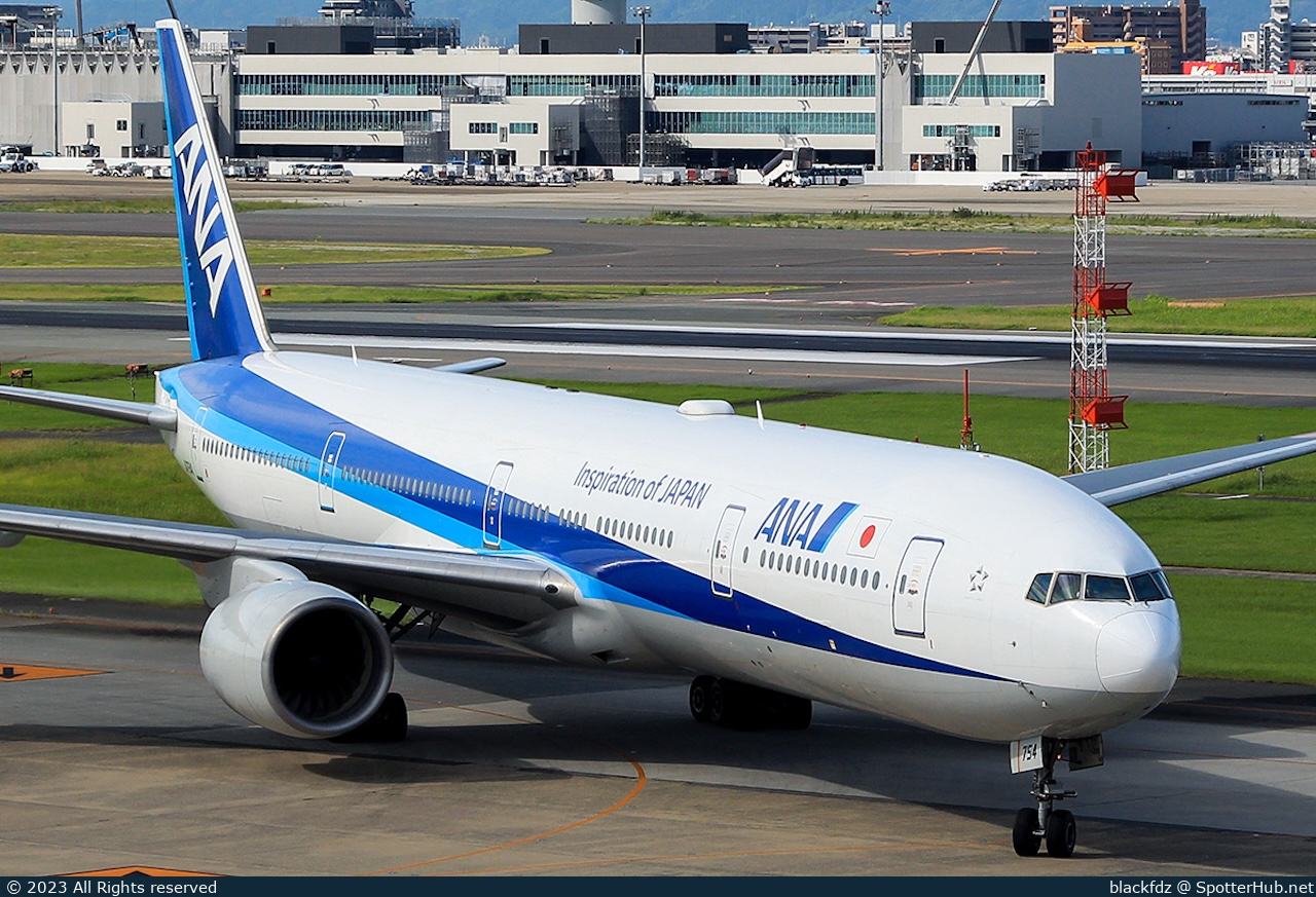 Photo of JA754A - Boeing 777-381 operated by ANA All Nippon Airways