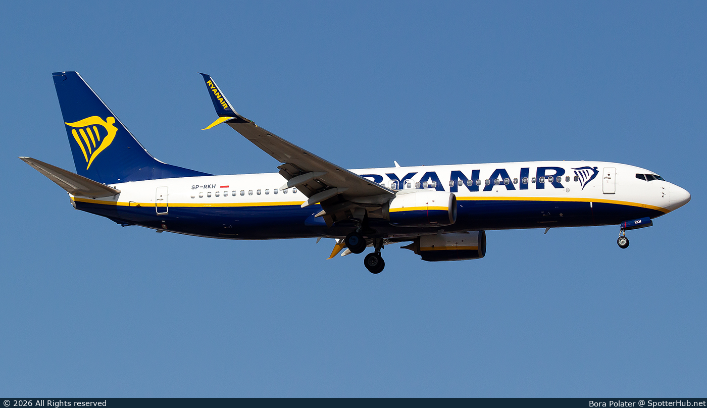 Photo of SP-RKH - Boeing 737-8AS operated by Ryanair (opb Buzz)