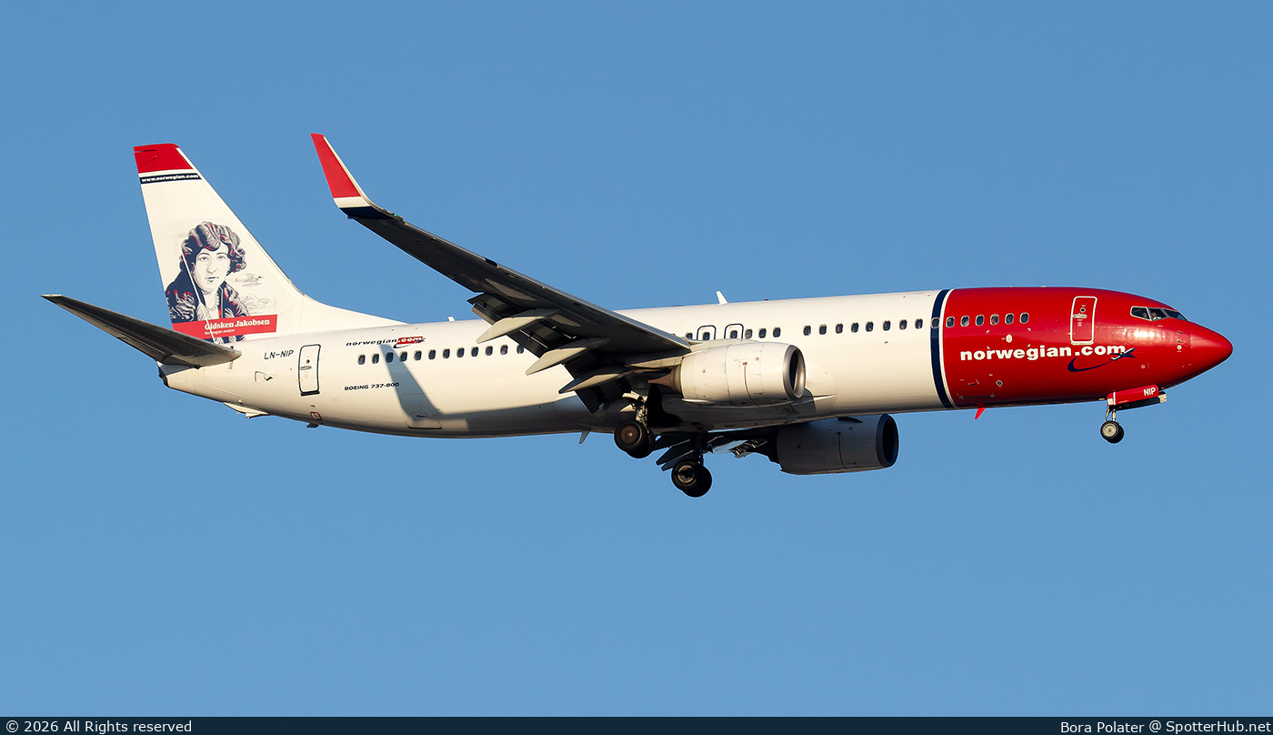 Photo of LN-NIP - Boeing 737-86N operated by Norwegian Air Shuttle