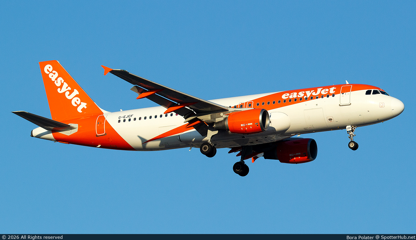 Photo of G-EJCF - Airbus A320-214 operated by easyJet