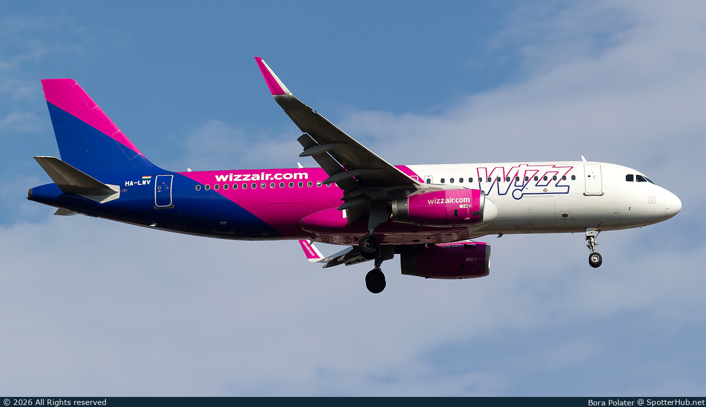 Photo of HA-LWV - Airbus A320-232 operated by Wizz Air