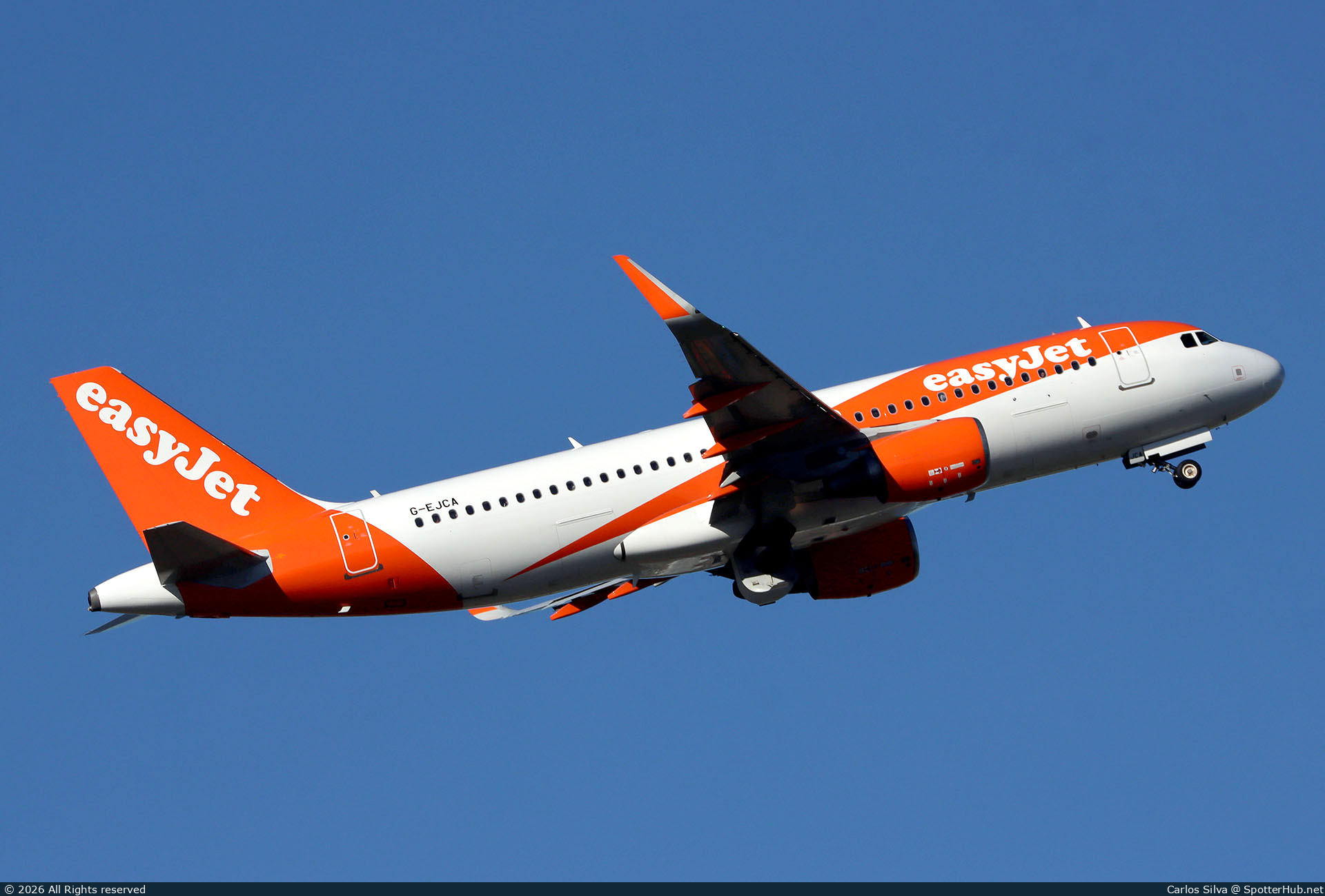 Photo of G-EJCA - Airbus A320-214 operated by easyJet