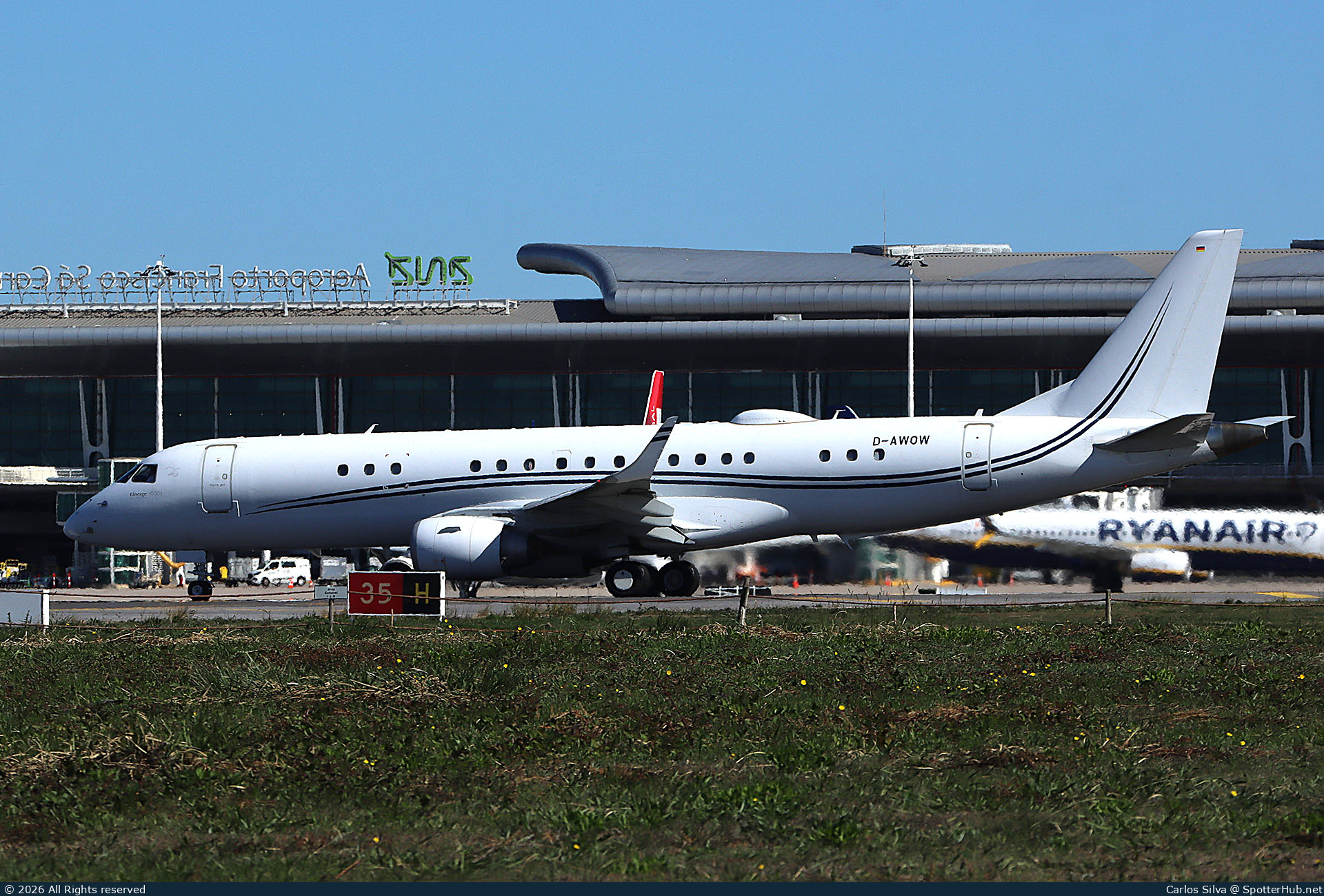 Photo of D-AWOW - Embraer Lineage 1000 operated by VistaJet Germany