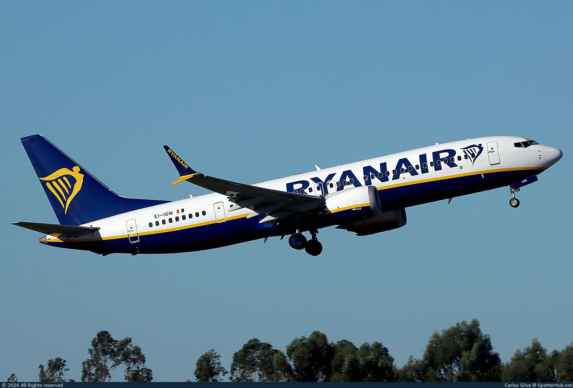 Photo of EI-IGW - Boeing 737 MAX 8-200 operated by Ryanair