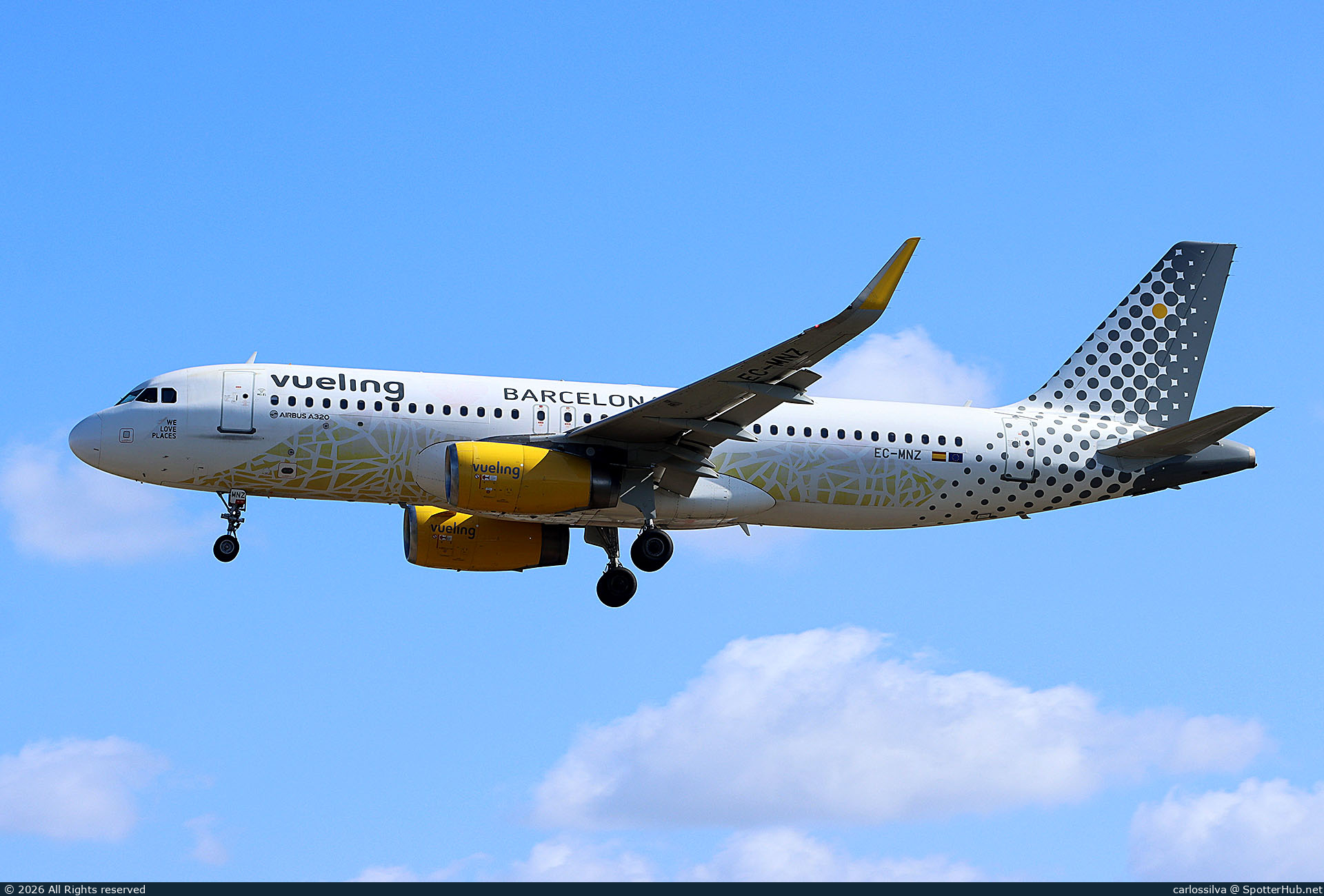 Photo of EC-MNZ - Airbus A320-232 operated by Vueling