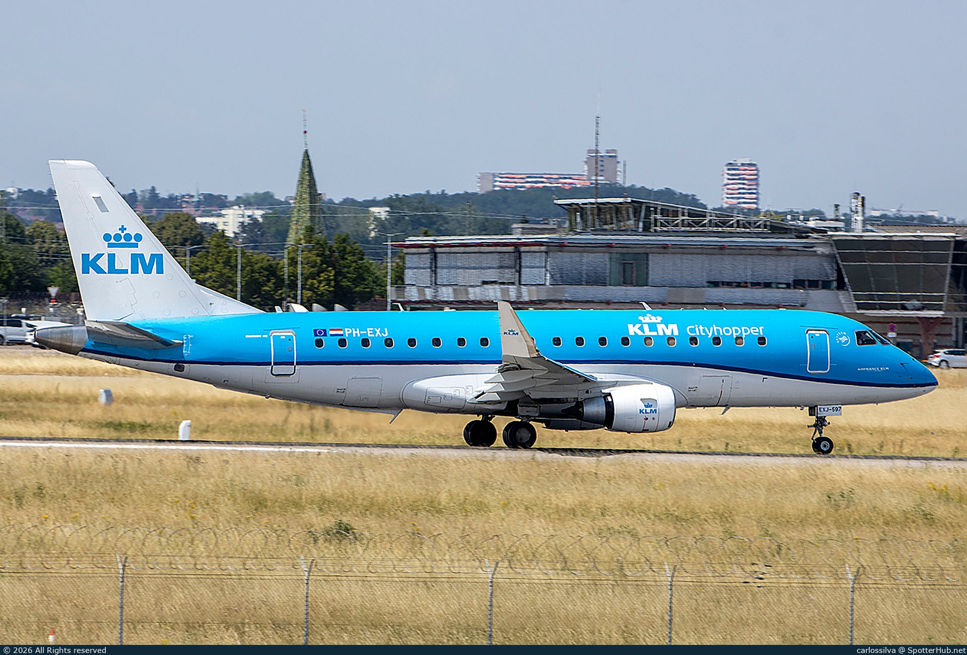Photo of PH-EXJ - Embraer ERJ-175STD operated by KLM Cityhopper