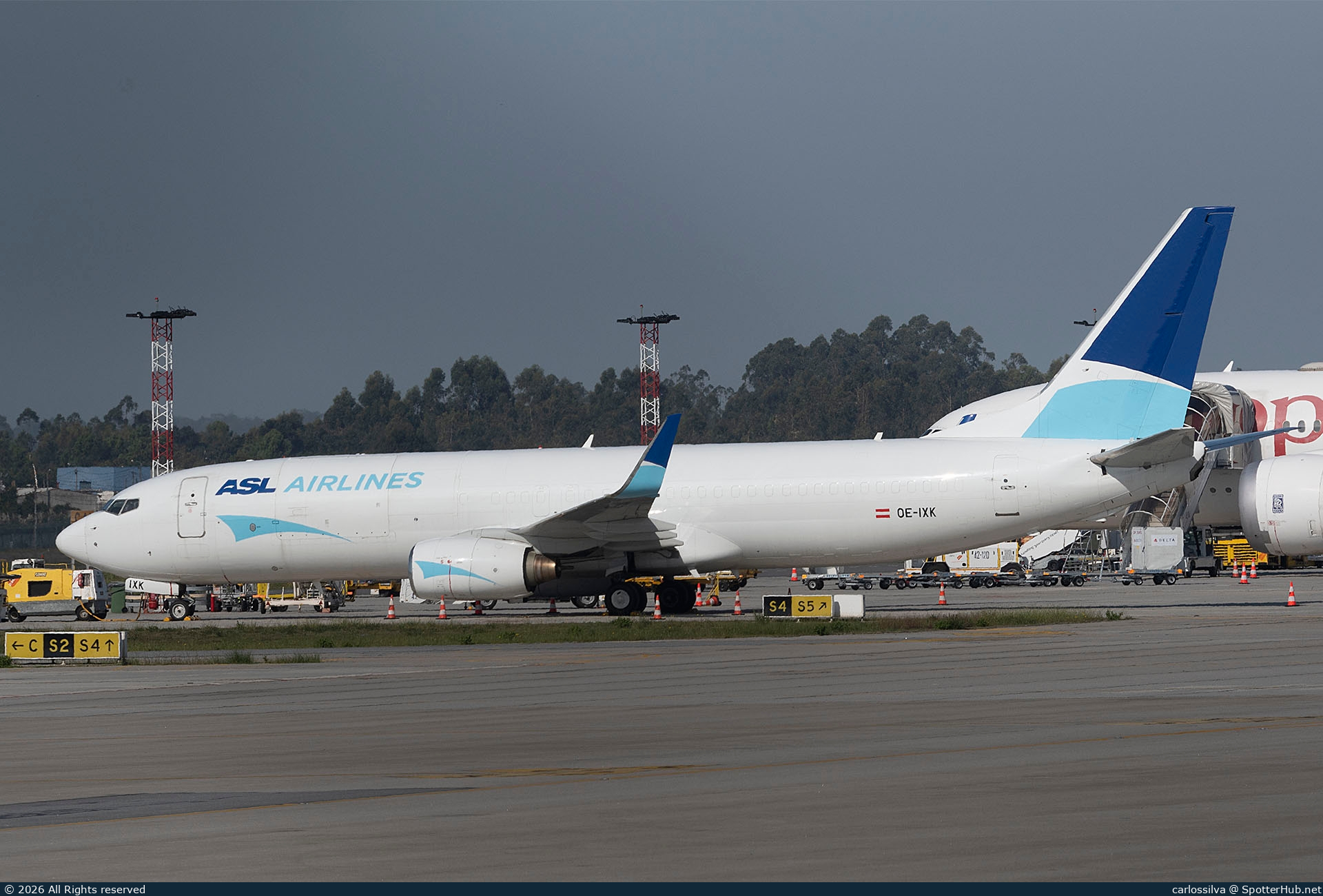 Photo of OE-IXK - Boeing 737-86N(BCF) operated by ASL Airlines Belgium