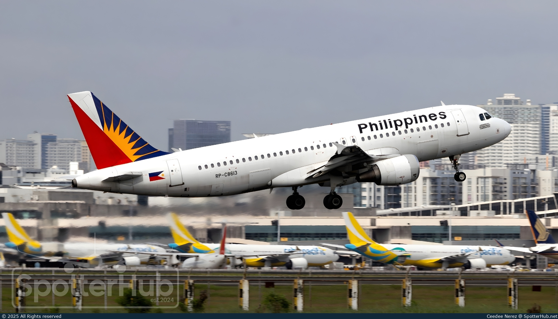 Photo of RP-C8613 - Airbus A320-214 operated by Philippine Airlines (opb PAL Express)