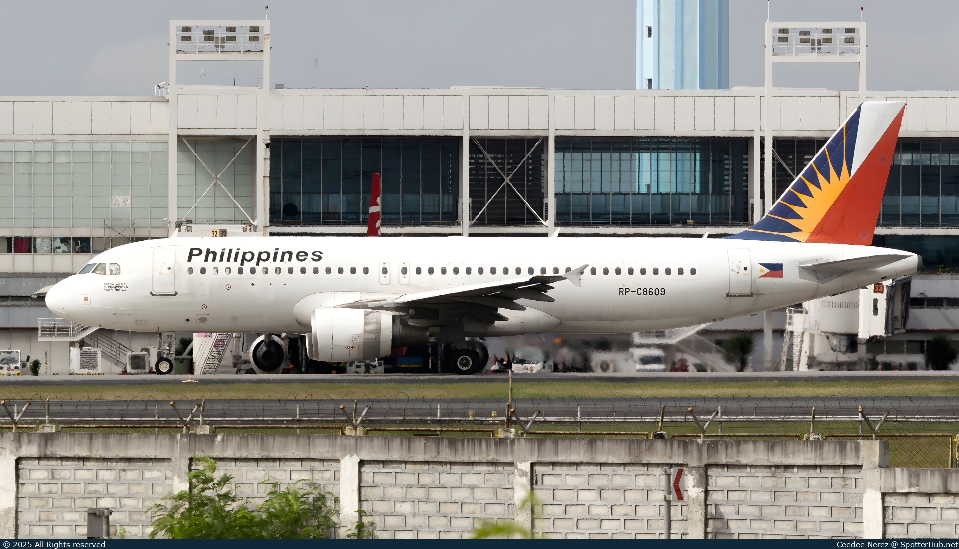 Photo of RP-C8609 - Airbus A320-214 operated by Philippine Airlines (opb PAL Express)