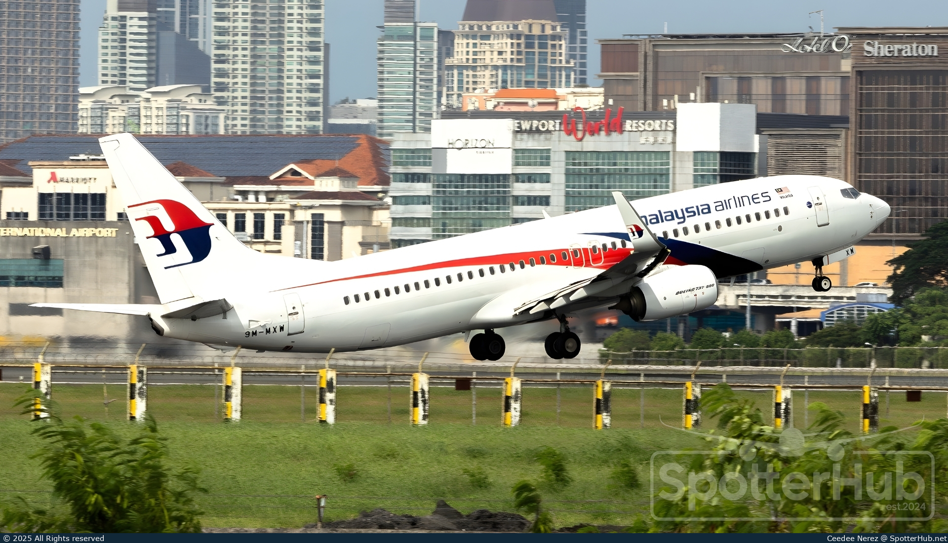 Photo of 9M-MXW - Boeing 737-8H6 operated by Malaysia Airlines