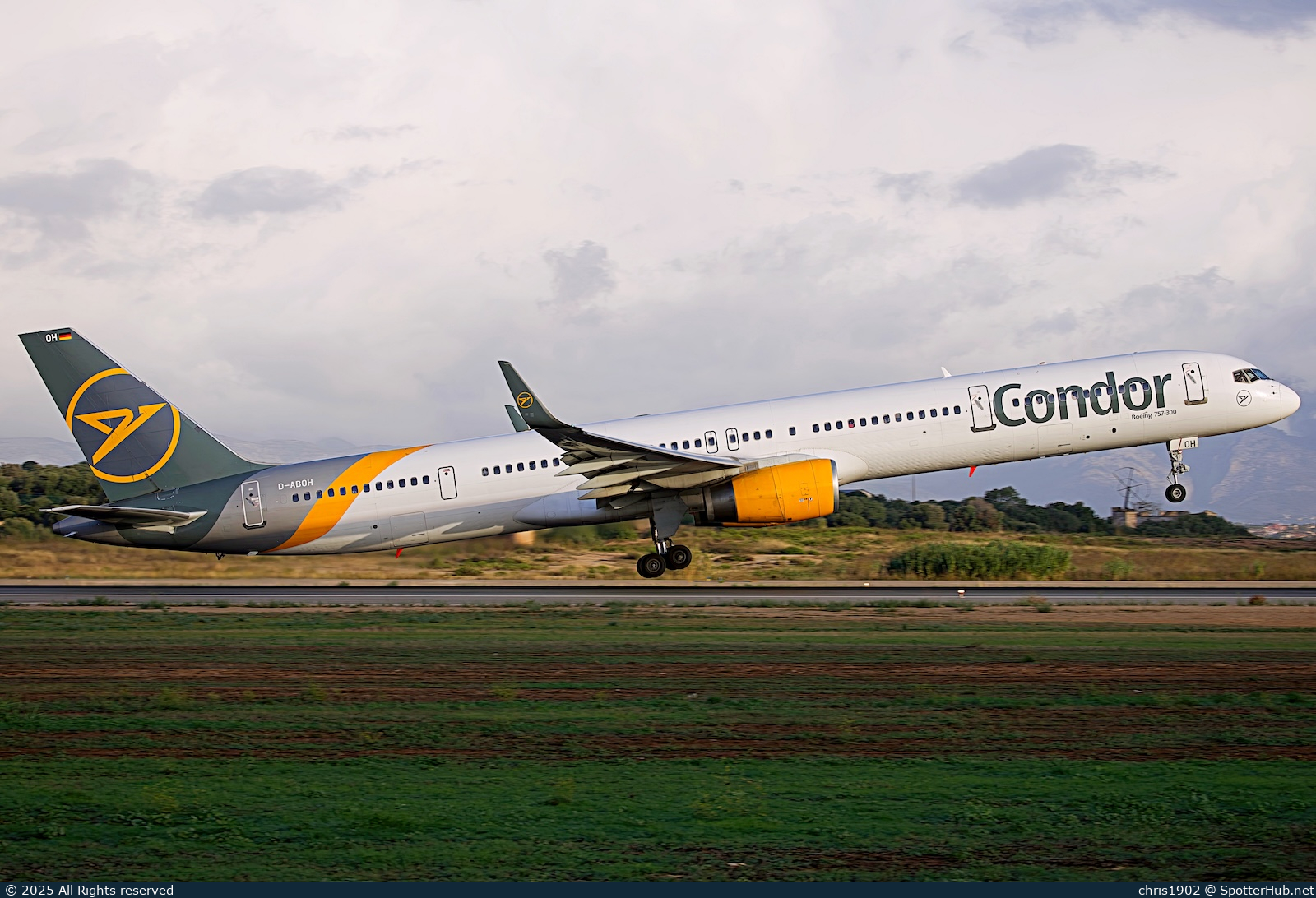 Photo of D-ABOH - Boeing 757-330 operated by Condor