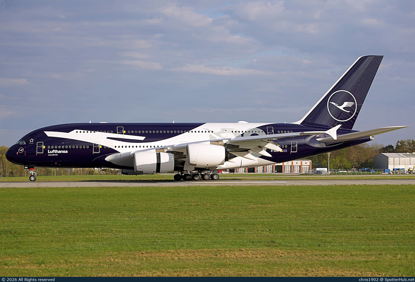 Photo of D-AIMH - Airbus A380-841 operated by Lufthansa