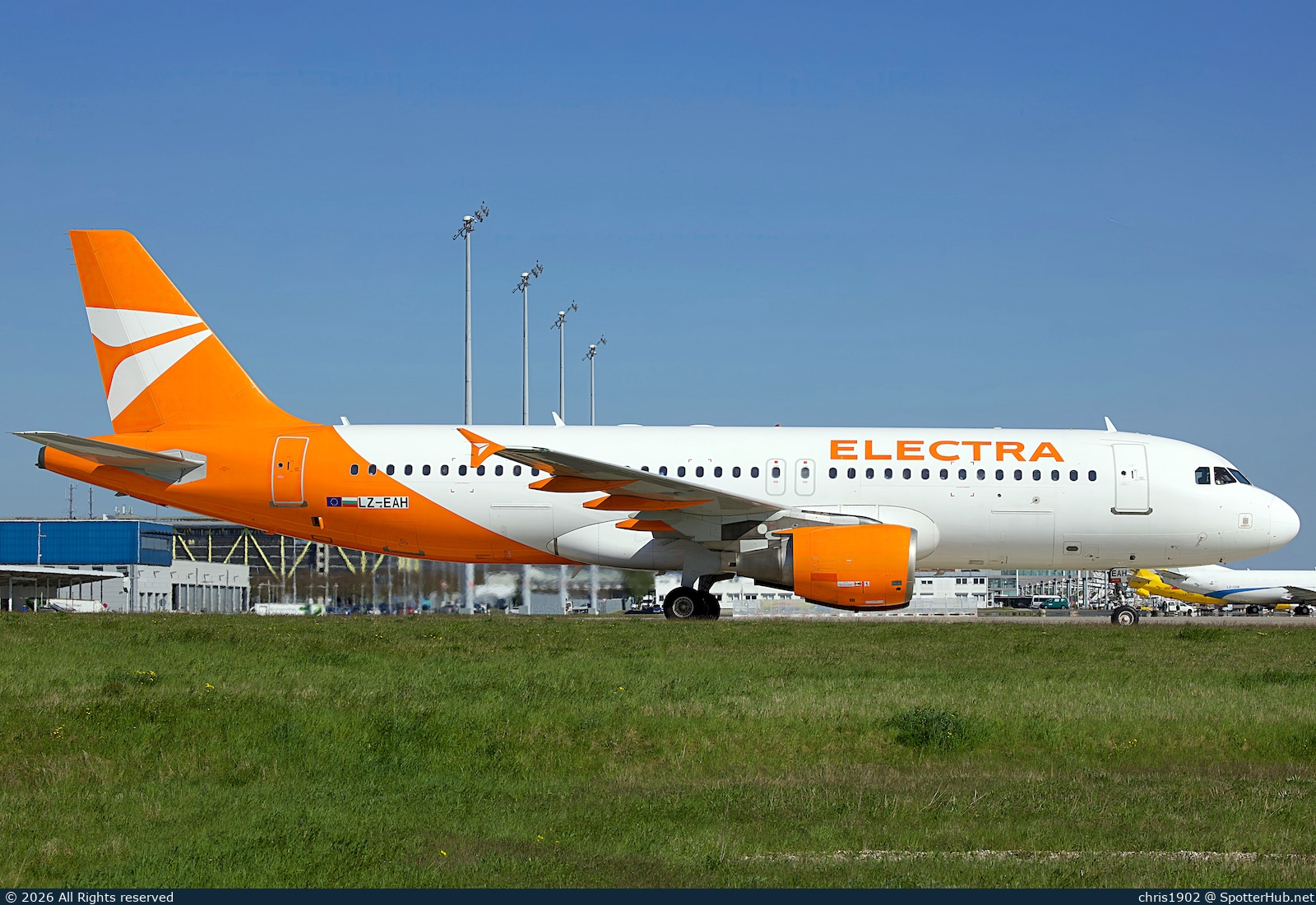Photo of LZ-EAH - Airbus A320-214 operated by Electra Airways