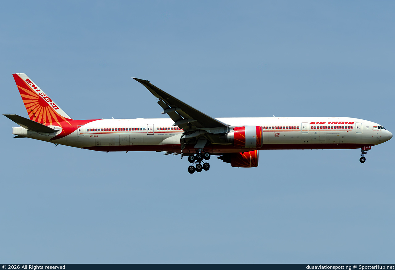 Photo of VT-ALO - Boeing 777-337(ER) operated by Air India