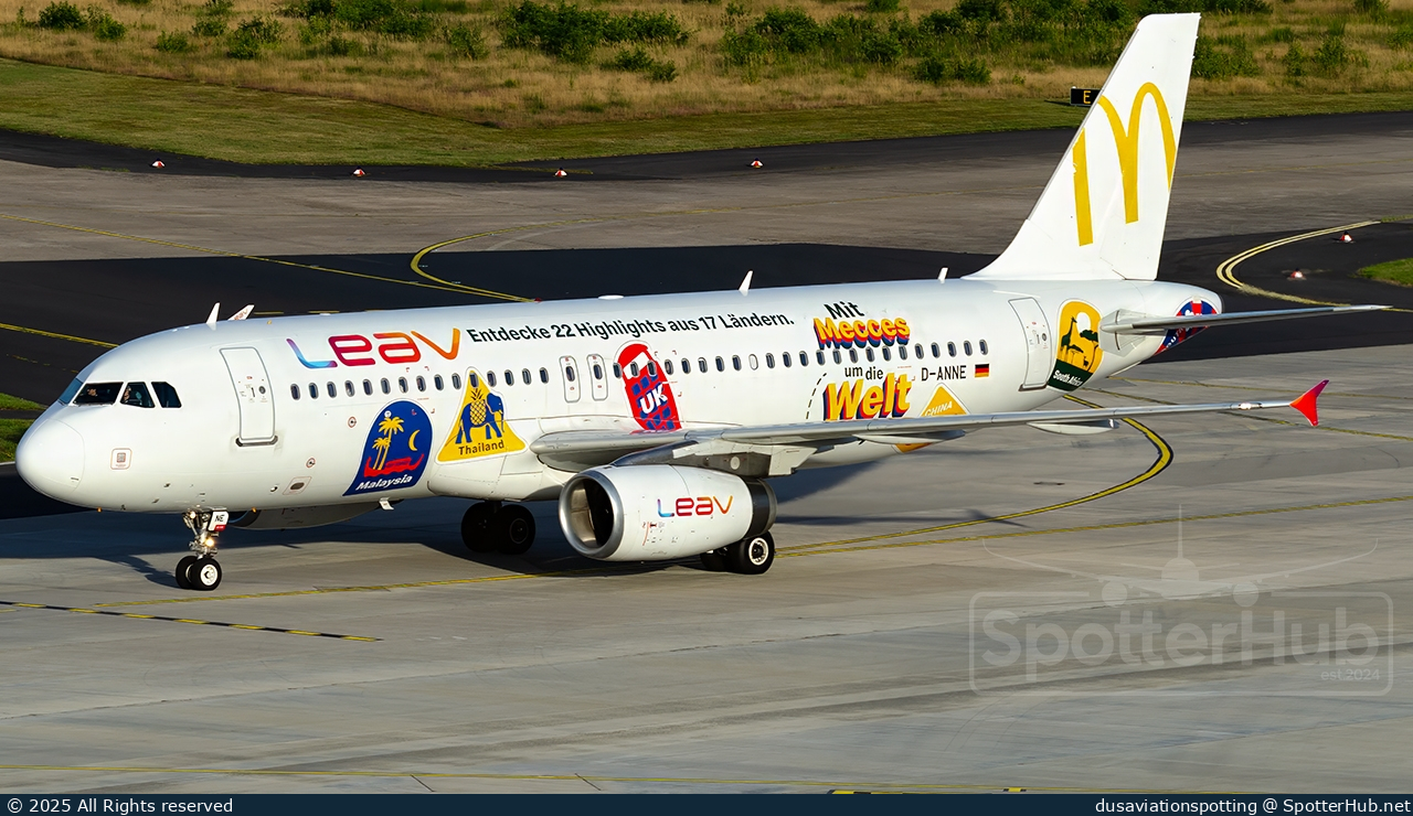 Photo of D-ANNE - Airbus A320-232 operated by LEAV Aviation