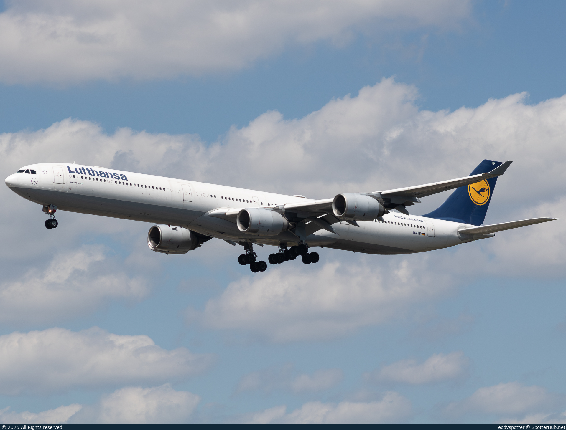 Photo of D-AIHP - Airbus A340-642 operated by Lufthansa