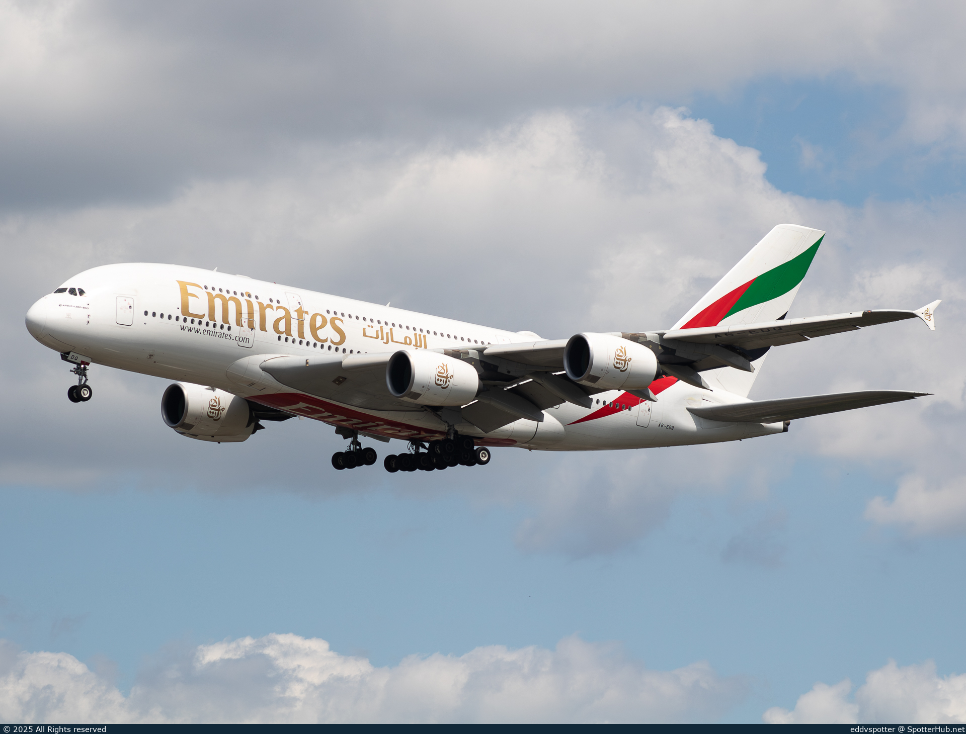 Photo of A6-EDQ - Airbus A380-861 operated by Emirates