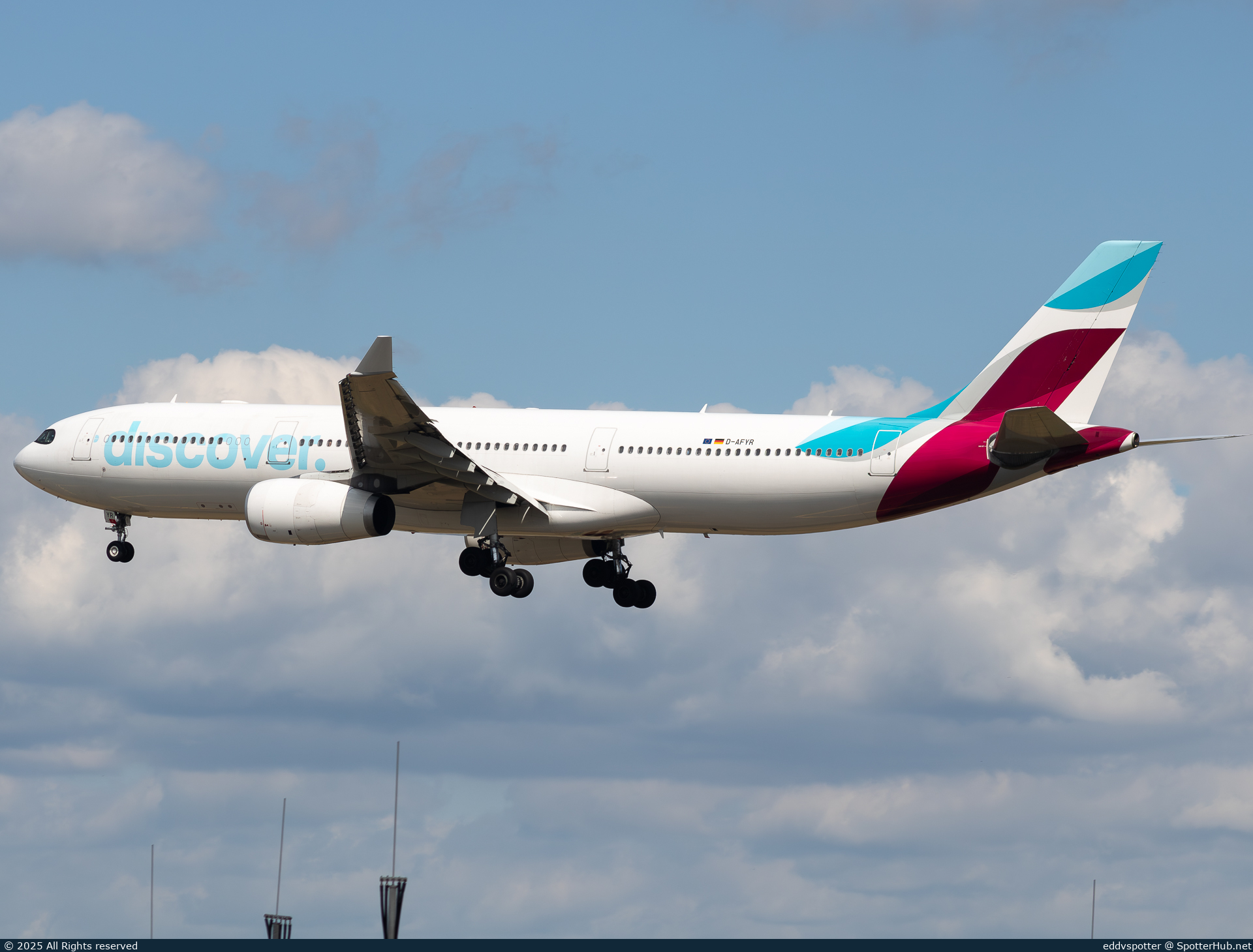 Photo of D-AFYR - Airbus A330-343 operated by Discover Airlines
